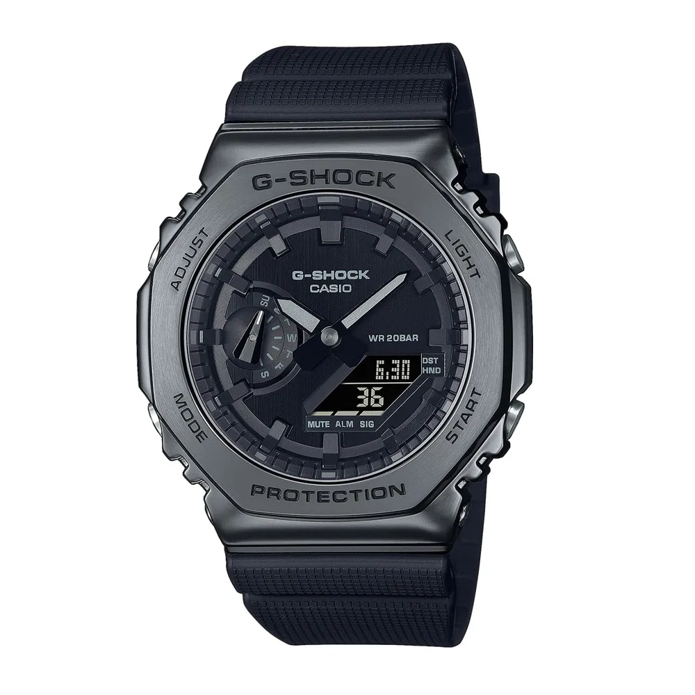 Casio G-SHOCK All Black Metal Cover Series GM-2100BB-1AER